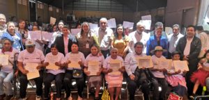 Entregan en Ayometla 57 Certificados de Primaria y Secundaria por parte  (ITEA).